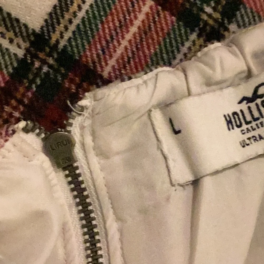 Hollister Ultra High-Rise Skirt -SZ L Waist 15” Length 16”